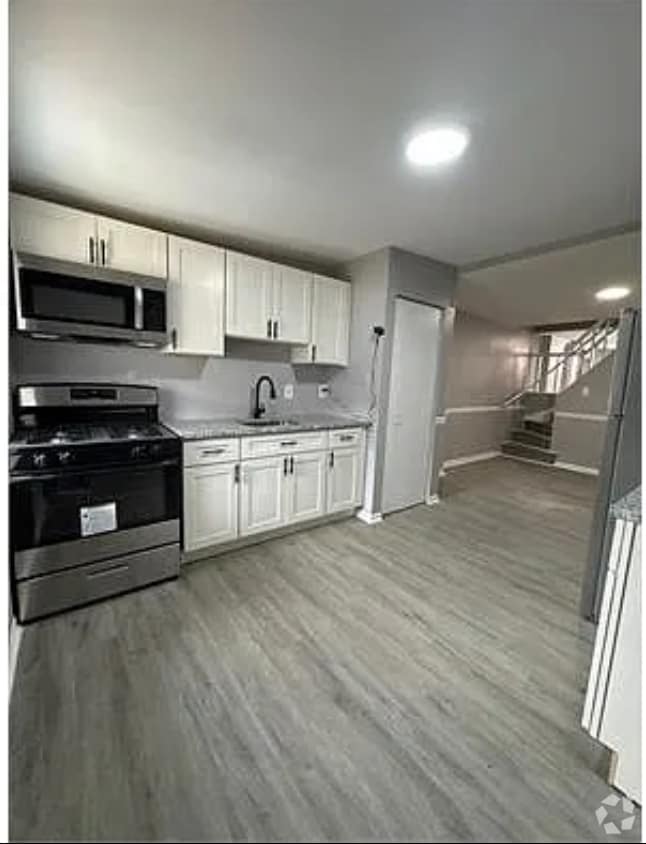 Building Photo - 1299 Sargeant St