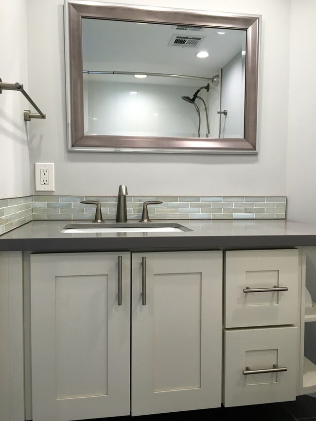 Foto del edificio - 2/2/2 Liliuokalani Gardens condo, Waikiki, Spacious, Great Views & Amenities