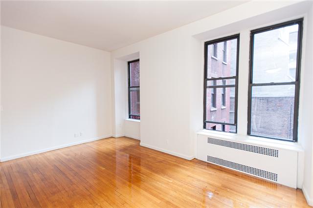Primary Photo - 120 Madison St