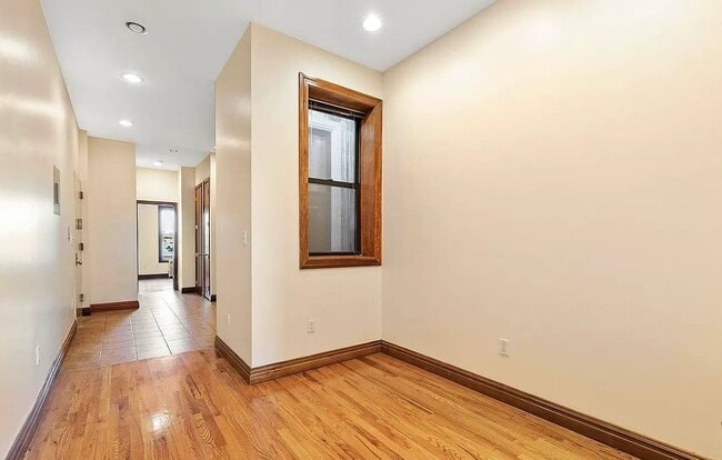 Building Photo - 493 Seventh Avenue