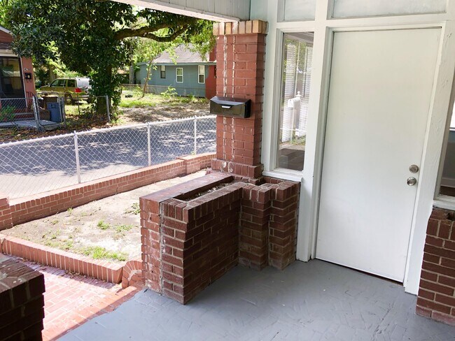 Foto del edificio - 1471 Mitchell St