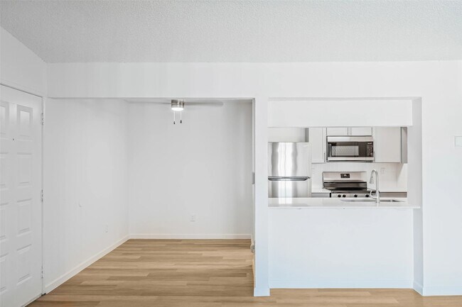 Foto del edificio - 4600 W Pioneer Dr