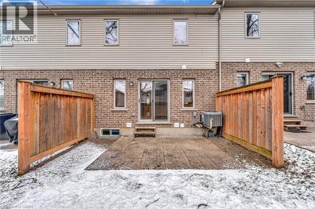 Photo du bâtiment - 50 Pinnacle Dr