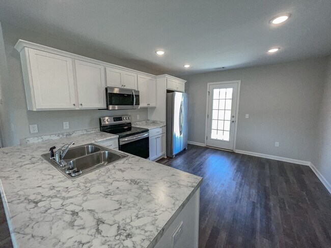 Building Photo - 202 Evans Ter