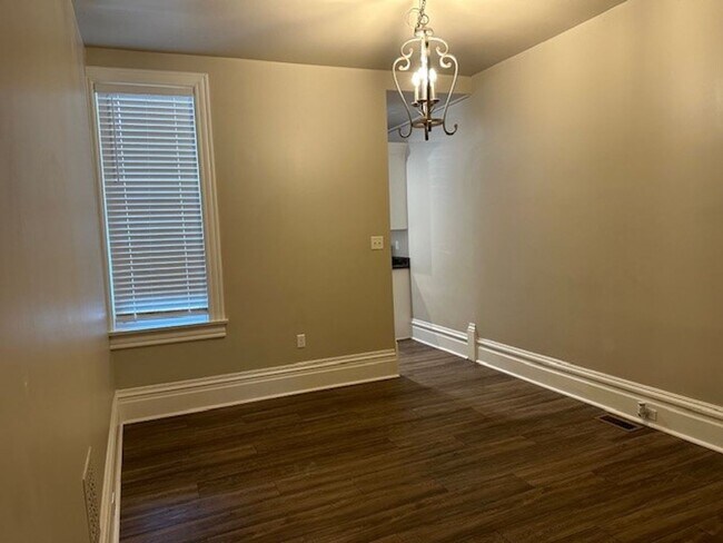 Building Photo - 3 Bedroom 1 Bath PLUS Bonus Room on 2nd Fl...
