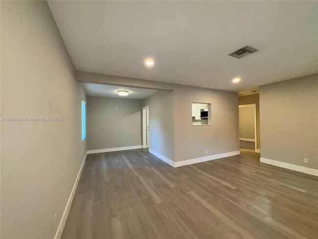 Building Photo - 1304 NW 6th Ave