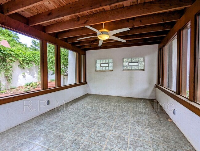 Foto del edificio - 4900 Emerson Ave S