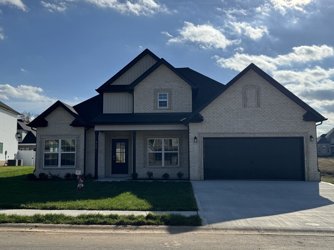 Foto principal - 360 Piedmont Ct