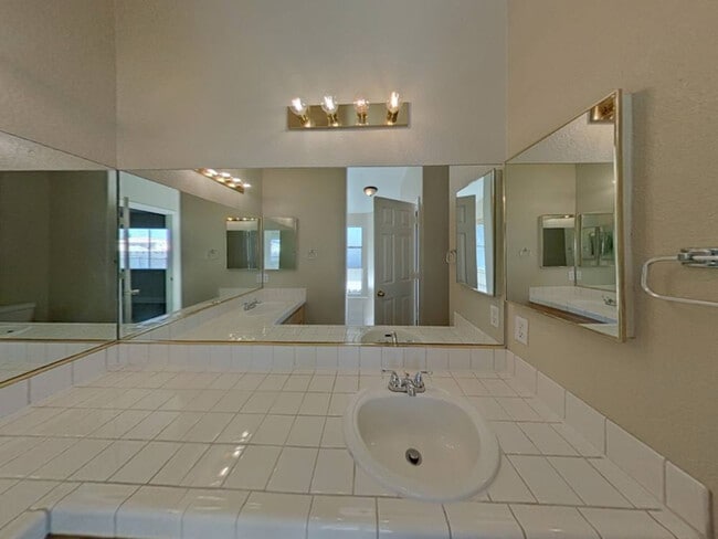 Building Photo - 3836 Iverson Ln