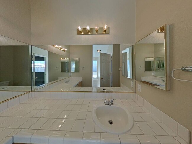 Foto del edificio - 3836 Iverson Ln