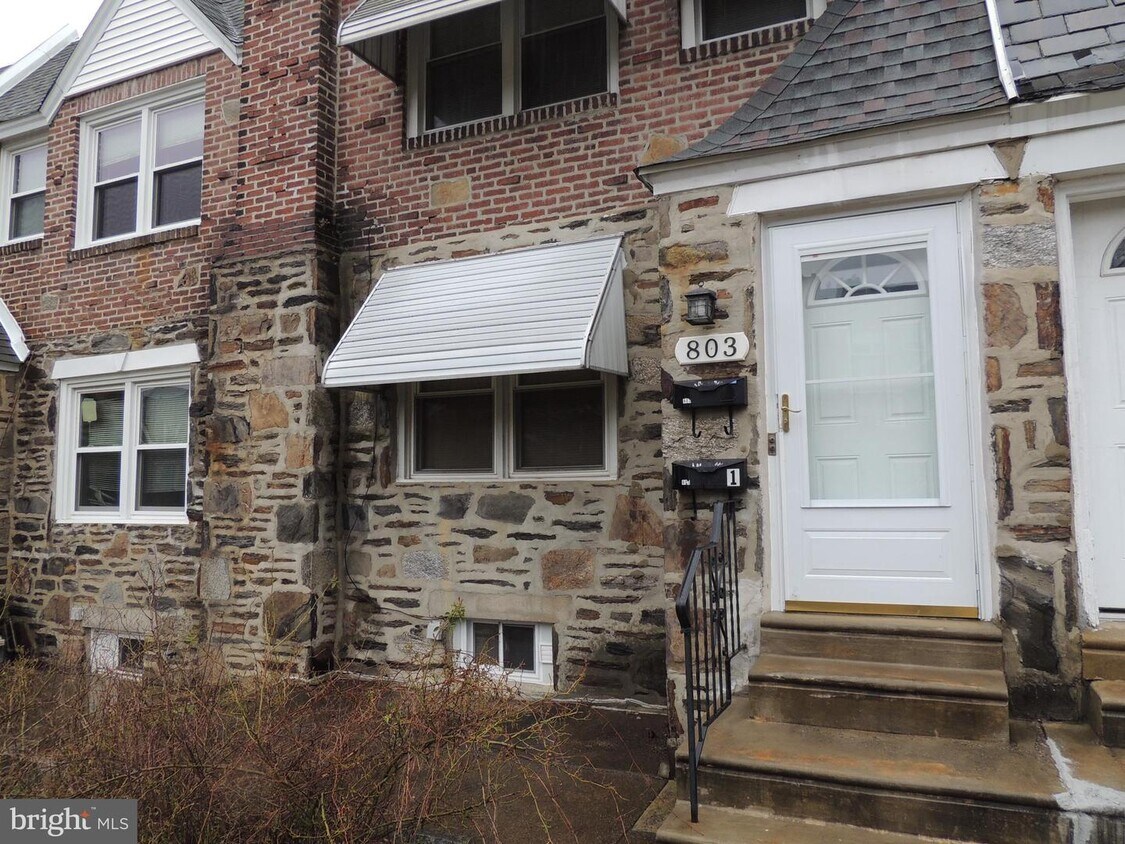Primary Photo - 803 Derwyn Rd