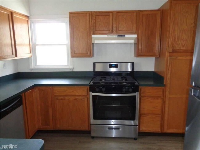 Building Photo - 3 br, 1 bath Apartment - 1294 Fry Ave