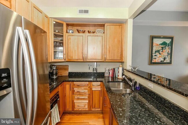 Foto del edificio - 1417 Chapin St NW