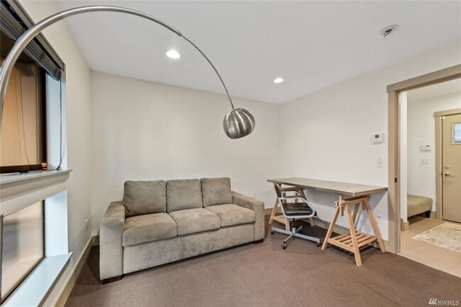 Building Photo - 2Bd/1.75Ba Seattle Townhouse