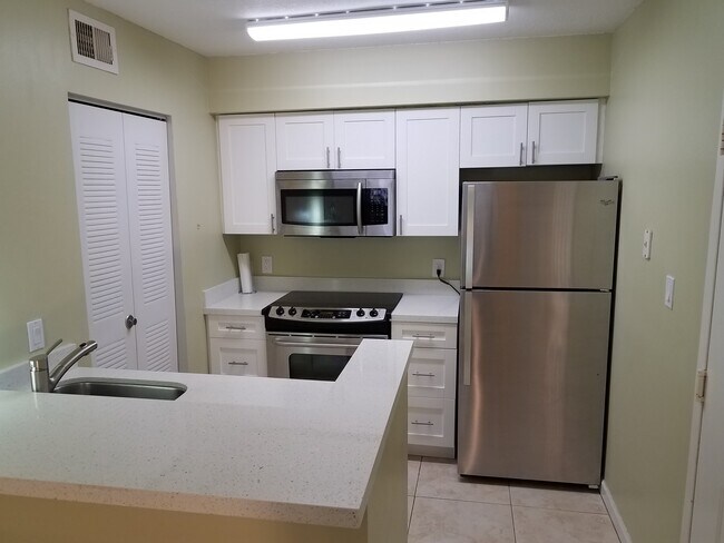 Foto del edificio - 550 S Park Rd