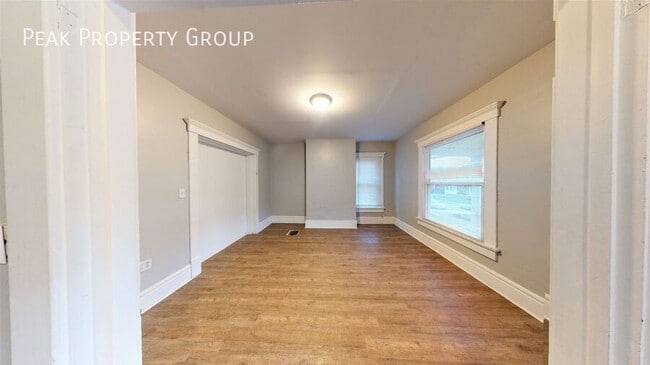 Building Photo - 2166 Indianola Ave