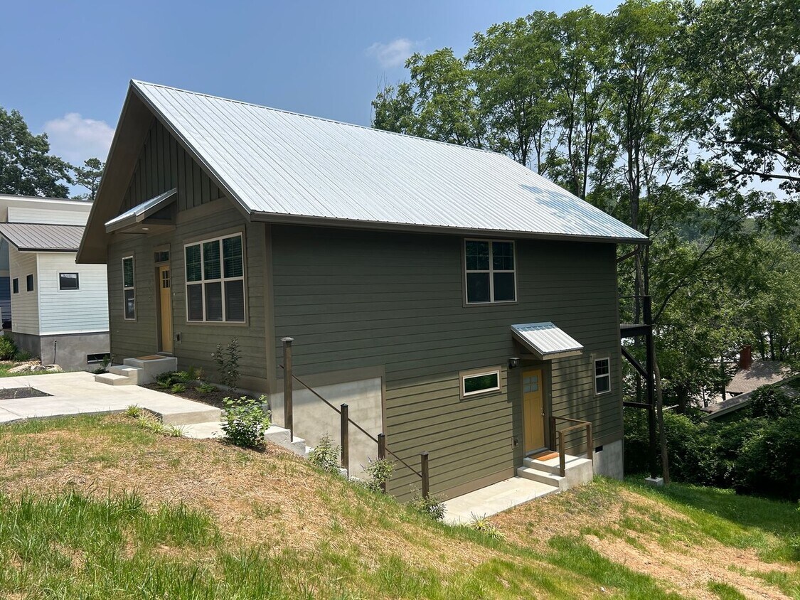 Primary Photo - West AVL - 1/1 Like New Duplex