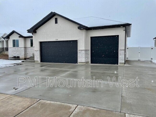 Building Photo - 574 W 275 N