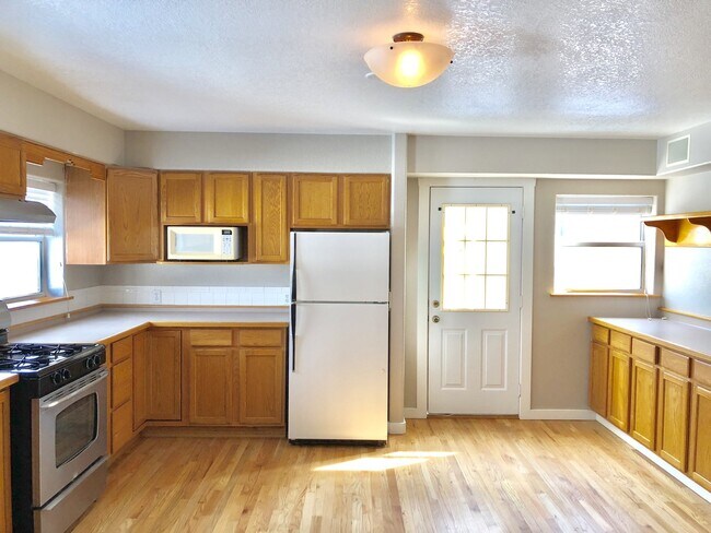 Foto del edificio - Perfect locale 3 Bed/2Bath Single Family H...