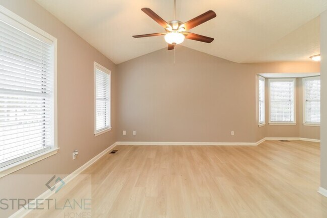 Building Photo - 100 Peach Forest Pl