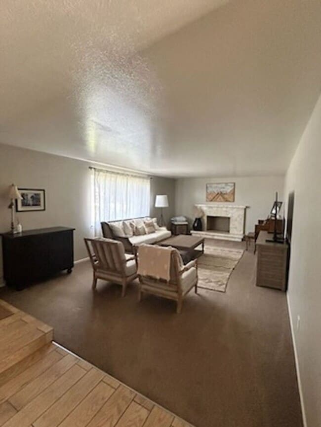 Foto del edificio - 5 bdrm 3 bth Home 2 Car Garage