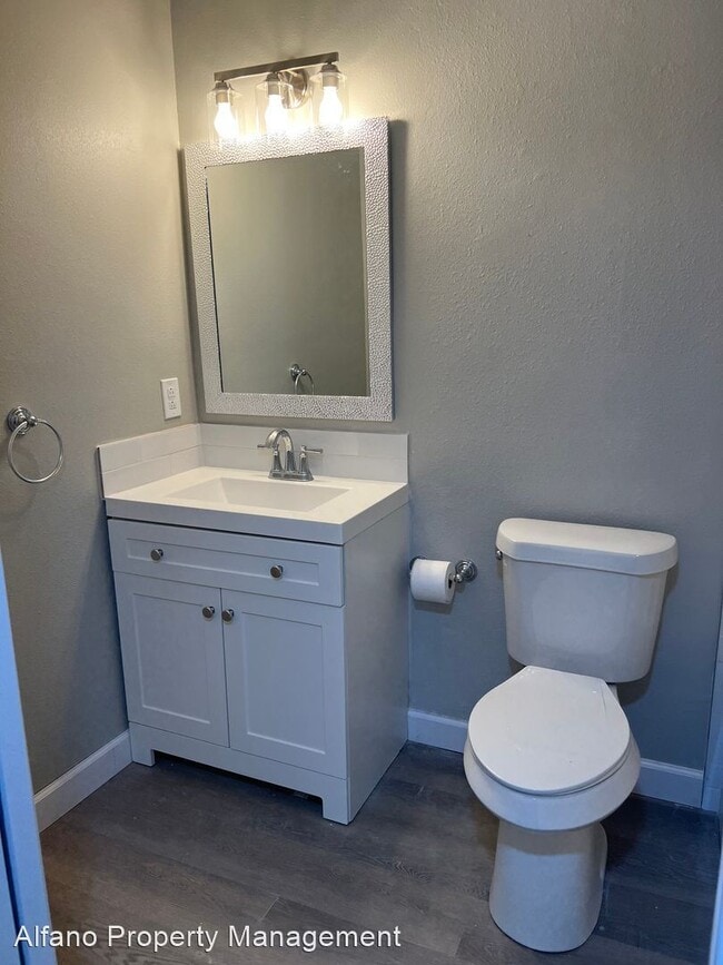 Building Photo - 2 br, 1 bath House - 562 Flemming Way Unit...