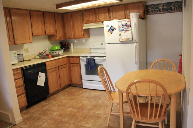 1080 E 450 N Provo Ut 84606 Townhouse For Rent In Primary Photo 1080 E 450 N