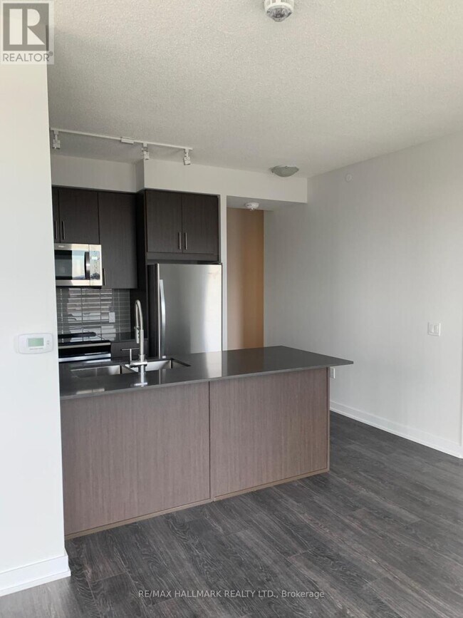 Building Photo - 4085 Parkside Village Dr