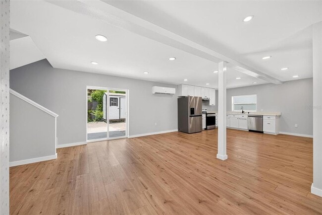 Building Photo - 1099 Grove Ave