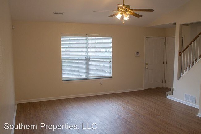Building Photo - 1709 Lakewood Dr