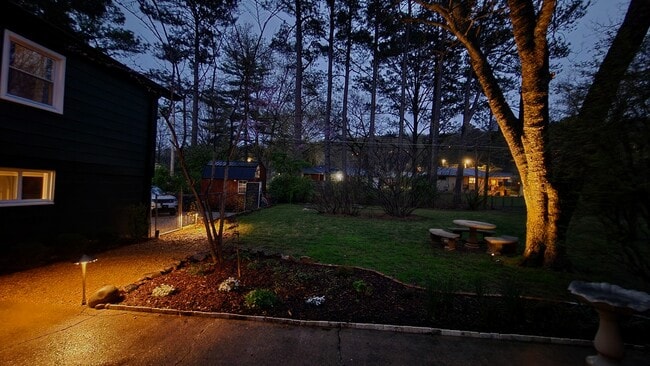 Building Photo - 720 Giles Dr NE