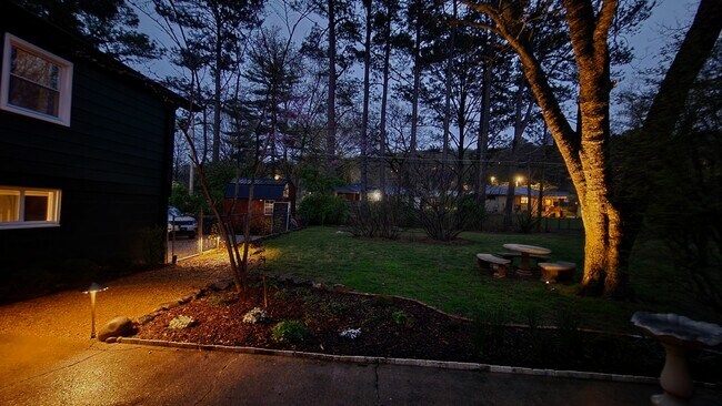 Foto del edificio - 720 Giles Dr NE