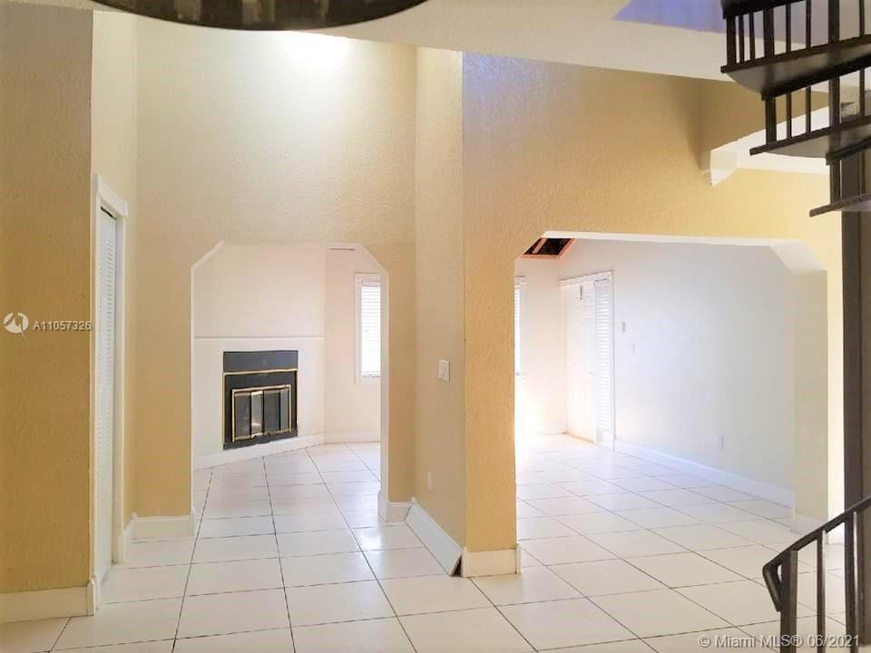 Foto del edificio - 8811 SW 21st St