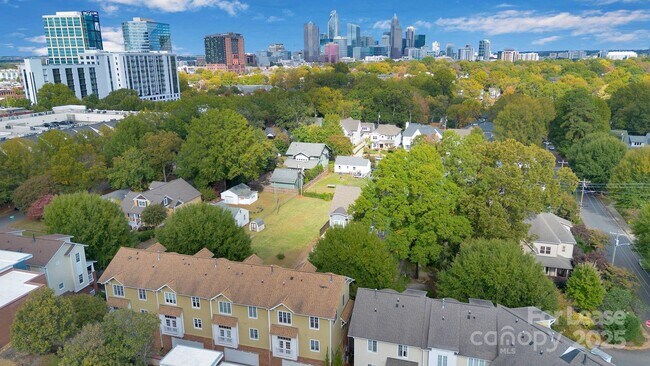 Foto del edificio - 336 Magnolia Ave