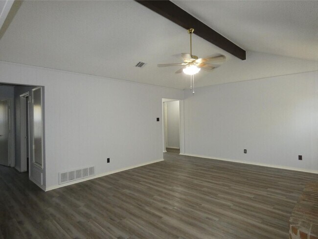 Foto del edificio - 7528 Maple Hill Rd