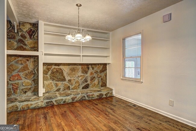 Foto del edificio - 4090 Knotty Oak Trail