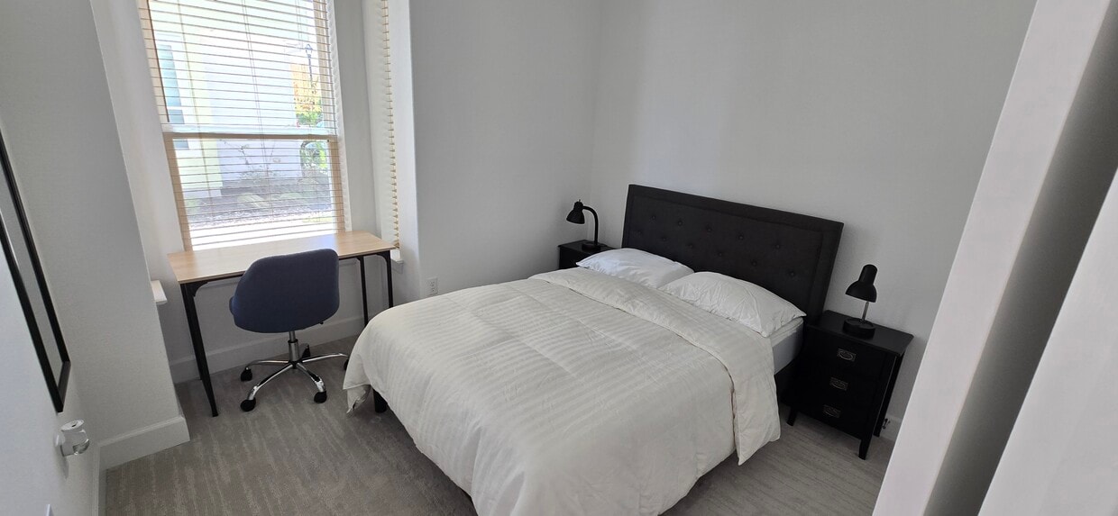 Bedroom with Natural light and desk - 4212 Margarita St