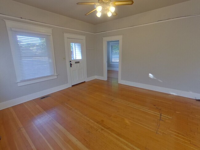 Foto del edificio - Don’t Miss Our Spring Rate Drop — Units Going Fast - 236