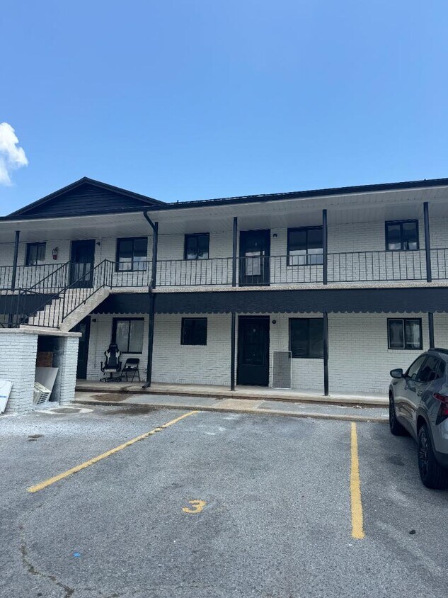 Primary Photo - 111 Roseview Dr