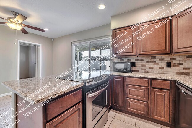 Building Photo - Must see 3BD 2BA home located in the heart...