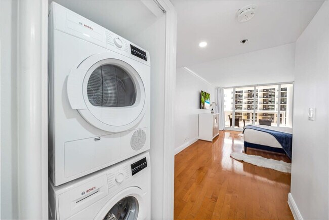 Foto del edificio - 1717 N Bayshore Dr