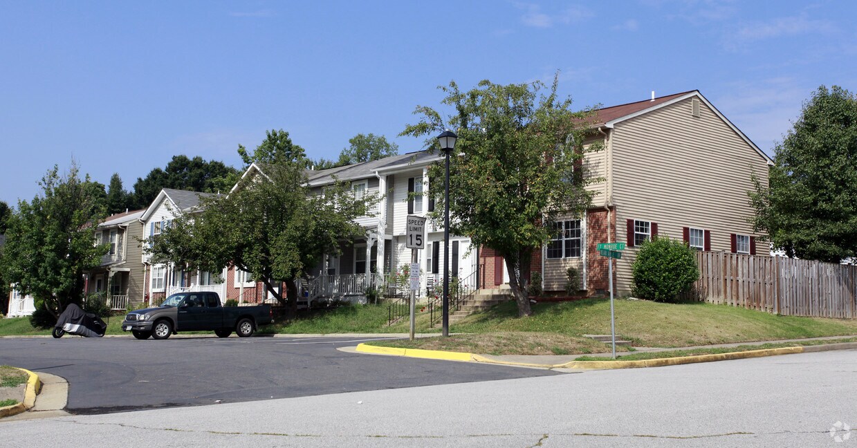 19391951 Fort Monroe Ct, Dumfries, VA 22026 Apartments in Dumfries, VA