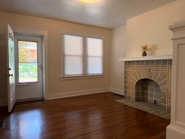 Building Photo - 607 1/2 Klemont Ave