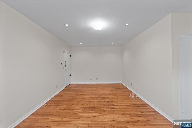 Foto del edificio - 239 Crescent Ln