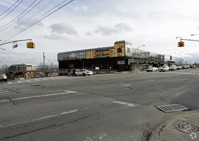 Building Photo - The Pointe
