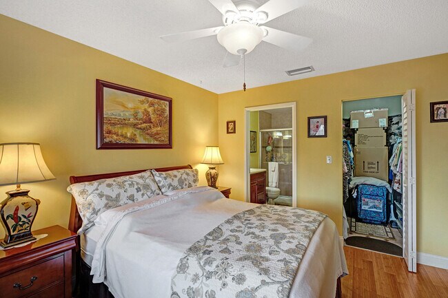 Foto del edificio - 8624 Overset Ln