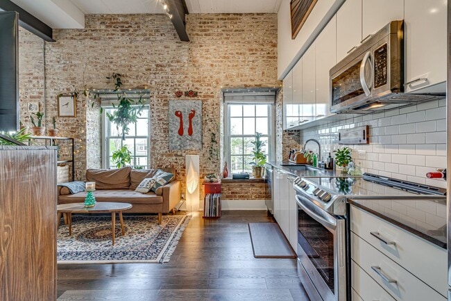 Foto del edificio - Stunning Partly Furnished Studio in Old Town Alexandria