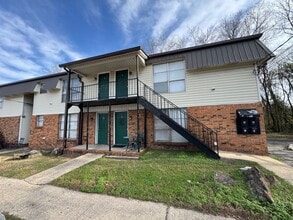 Building Photo - 1120 Hall St