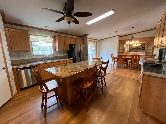 Building Photo - Spacious 4-Bedroom, 2-Bath Manufactured Home for Rent in Mayo, FL – 2350 Sq Ft