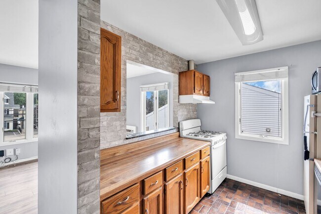 Foto del edificio - 1595 E 2nd St